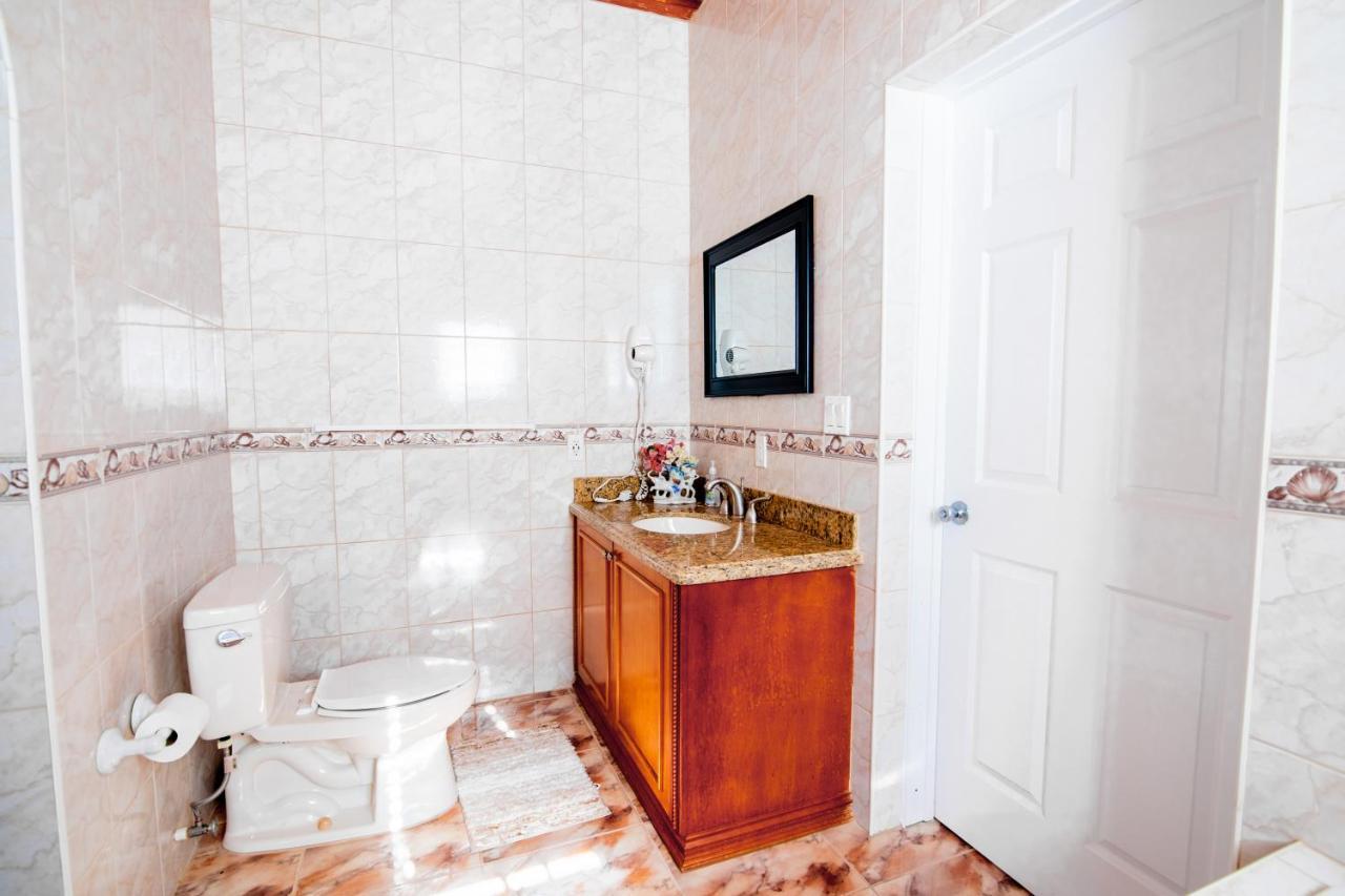Golden Pelican Villa- 5 Bdr Beachfront Home In North Caicos, Turks & Caicos Whitby Экстерьер фото